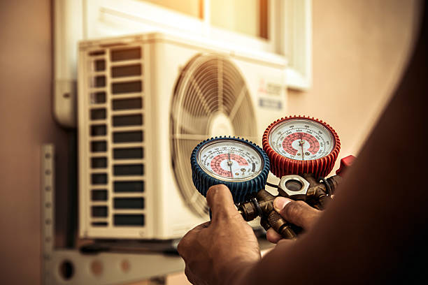 Professional Hvac Installation technician working in Servia, IN